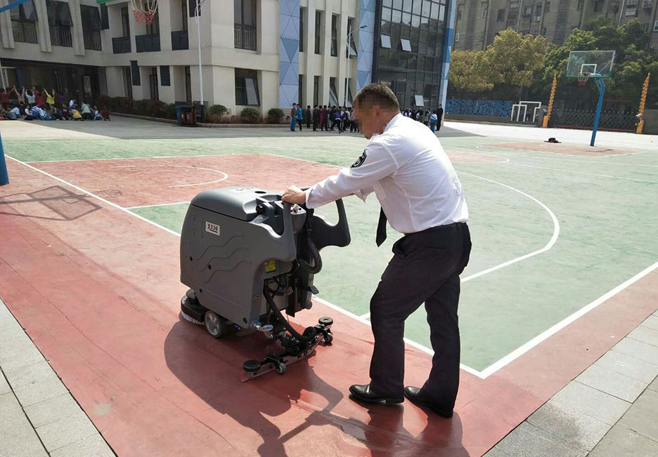 江西大型清潔設(shè)備多功能洗地機和電動<a href=http://m.kjckj.com target=_blank class=infotextkey>掃地車生產(chǎn)廠</a>